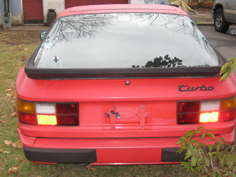 Illustration for article titled Someone Needs To Give This Rough Porsche 944 Turbo A New Home